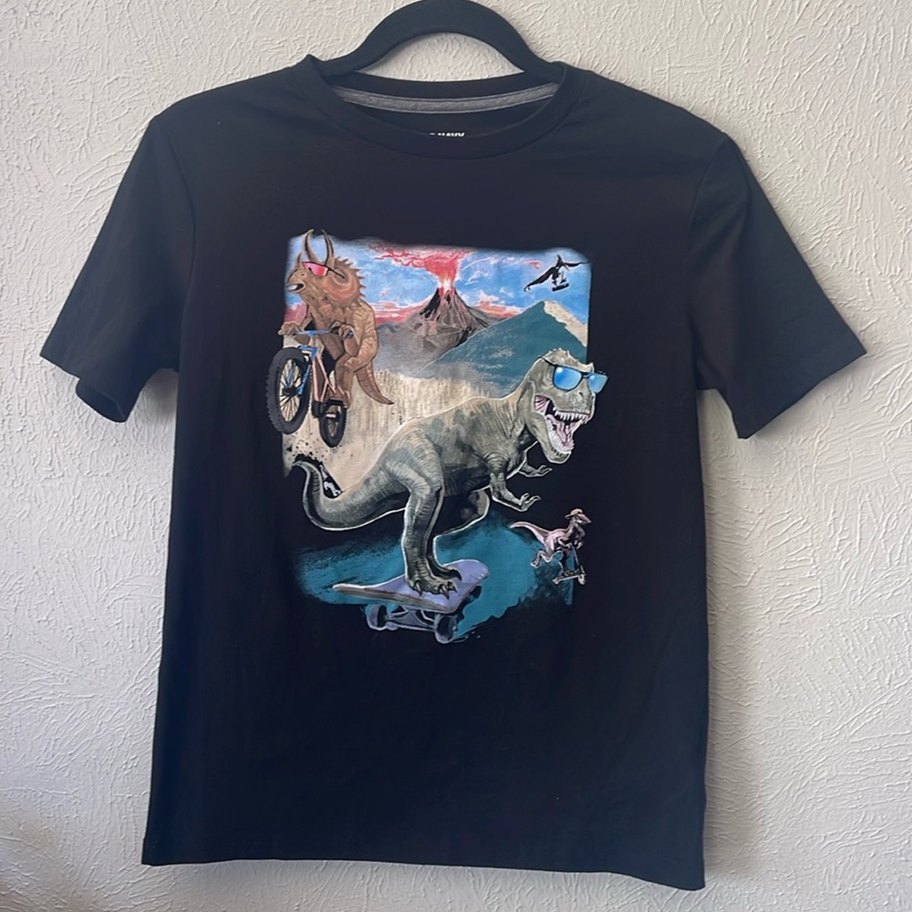 Old Navy size youth XL (14/16) black short slv t-shirt with t-rex on skateboard